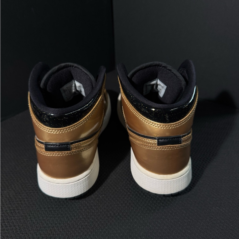 Nike Air Jordan 1 Mid SE Metallic Gold Black Kids Sneakers - Picture 6 of 7